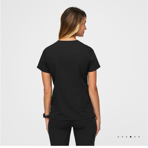 Figs | Black Catarina Scrub Top - Picture 2 of 5